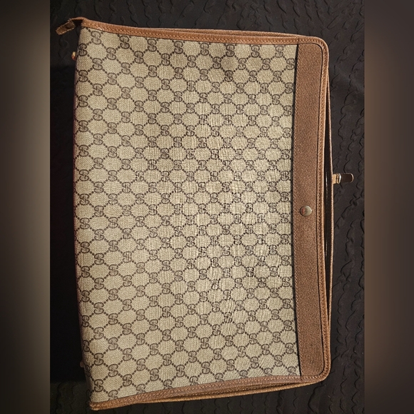 Gucci luggage 🧳 - Picture 1 of 7